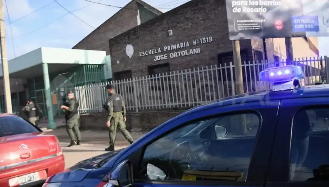 La amenaza narco fue dejada en una escuela de Empalme Graneros.