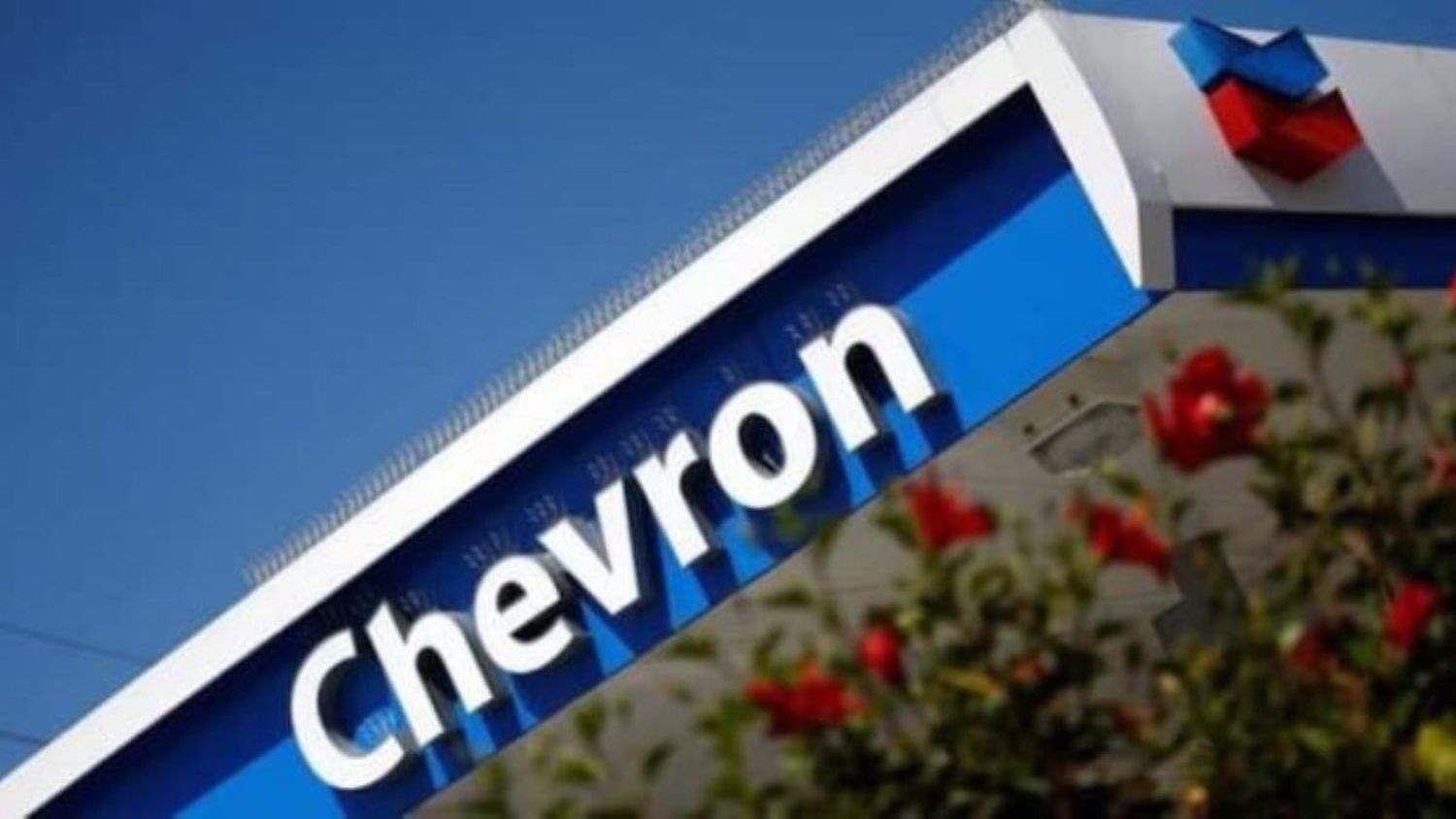 CEO DE CHEVRON SE LE REBOTA A TRUMP: quisiera ver durabilidad en la política energética de EE.UU.