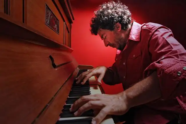 Club Social: “Dos amigos…, piano y voz”
