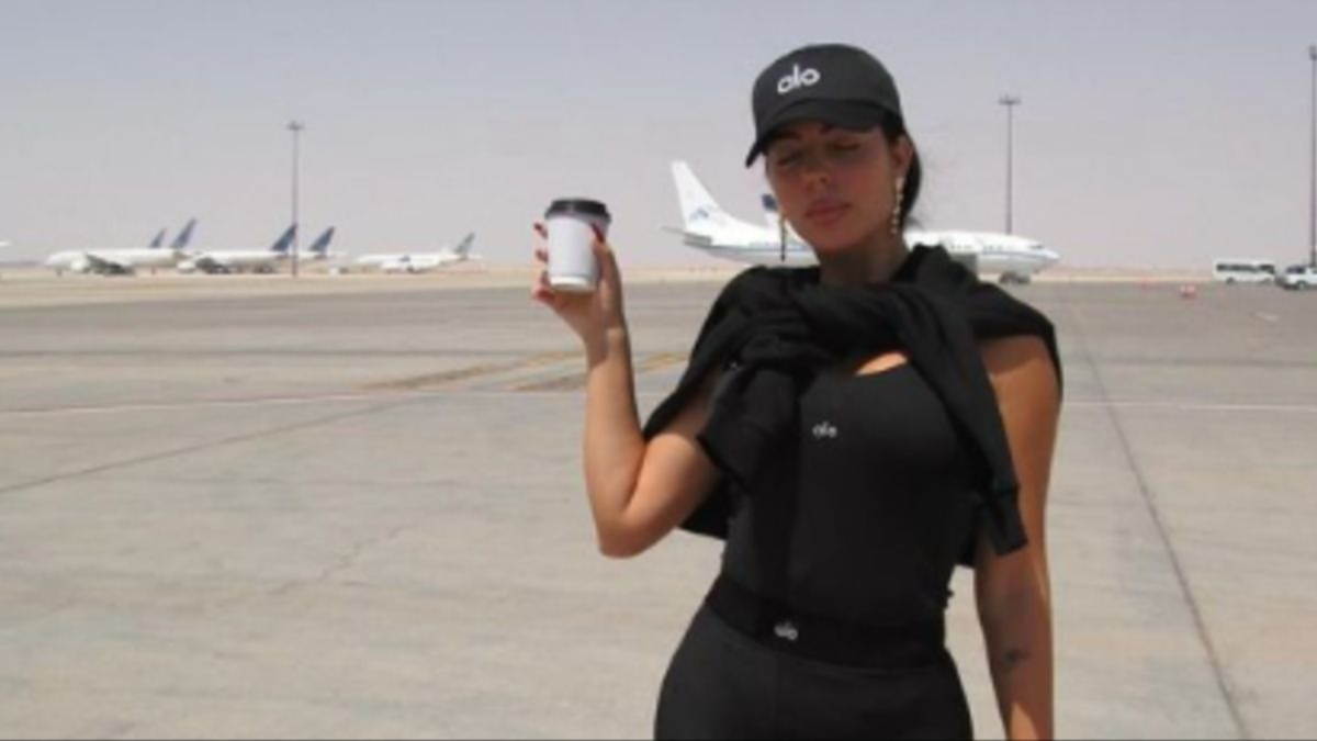 Georgina Rodríguez combina el glamour y la belleza en una fragancia exclusiva.