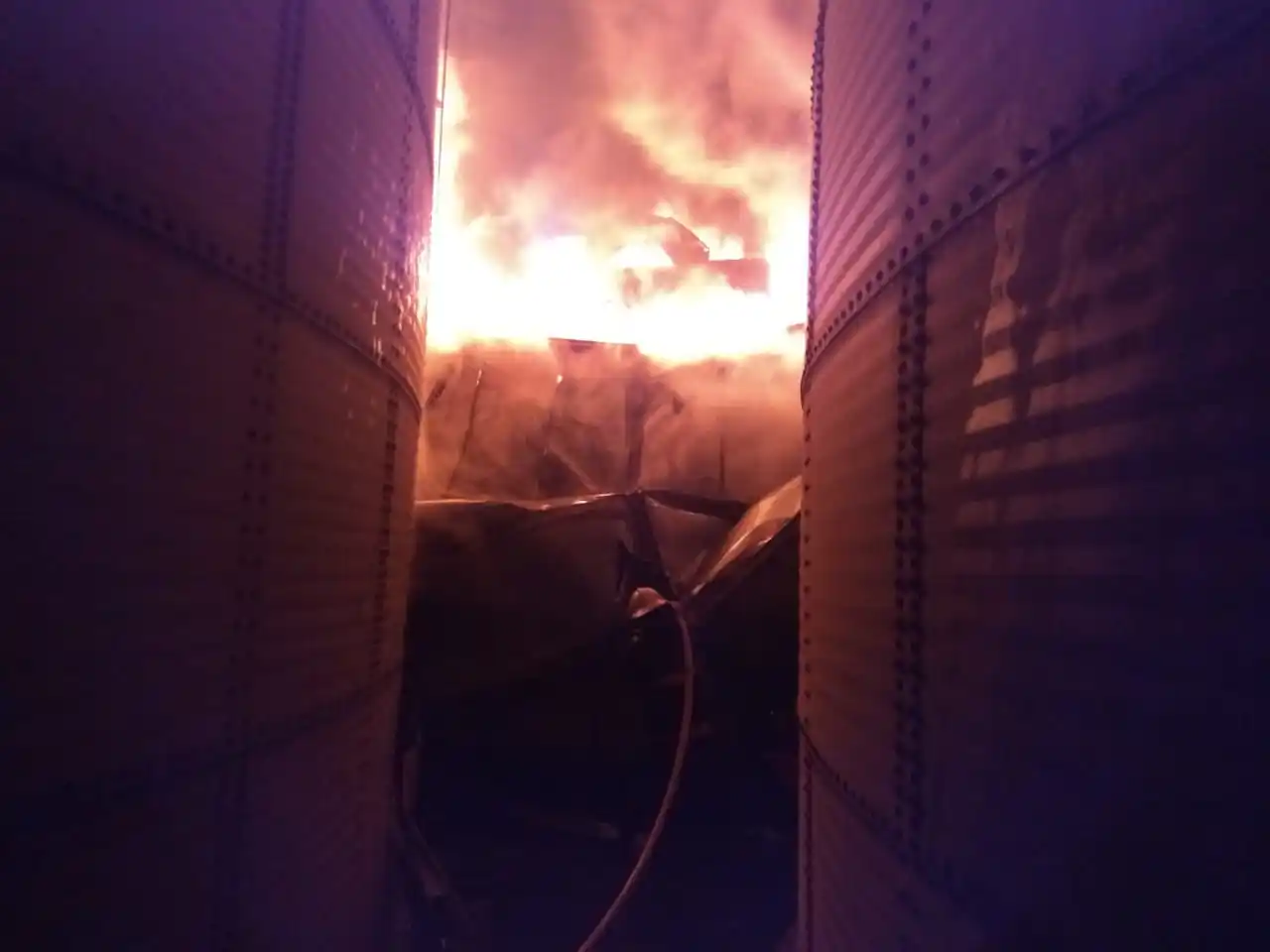 ¿Qué afectó el incendio en el cual los bomberos trabajaron por 17 horas?
