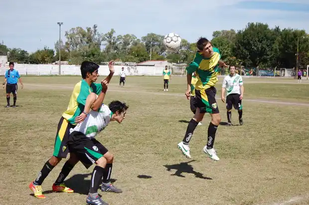 Pueblo Nuevo regresó a primera con un triunfo en el clásico de barrio