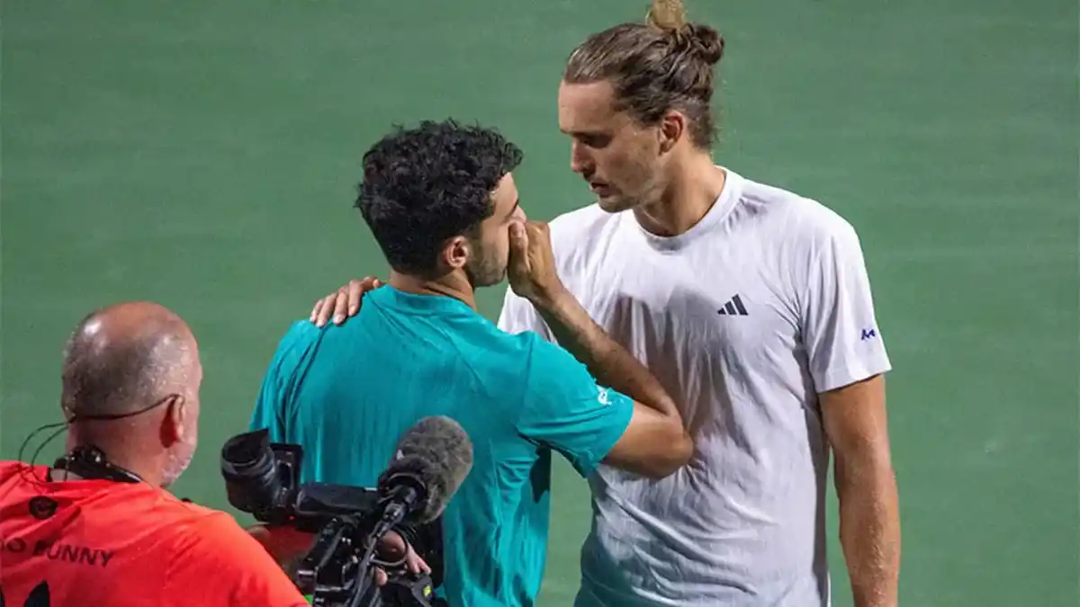 El saludo final y charla entre Cerúndolo y Zverev