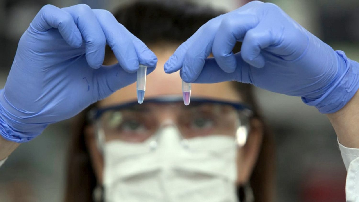 Fallecieron 13 personas y se registraron 904 nuevos casos de Covid-19 en el país