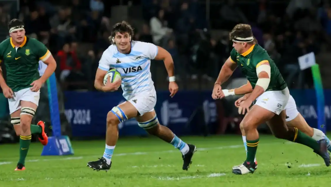 Felipe Bruno aprovechó el hueco en la defensa de los Juniors Springboks. Foto: prensa UAR.