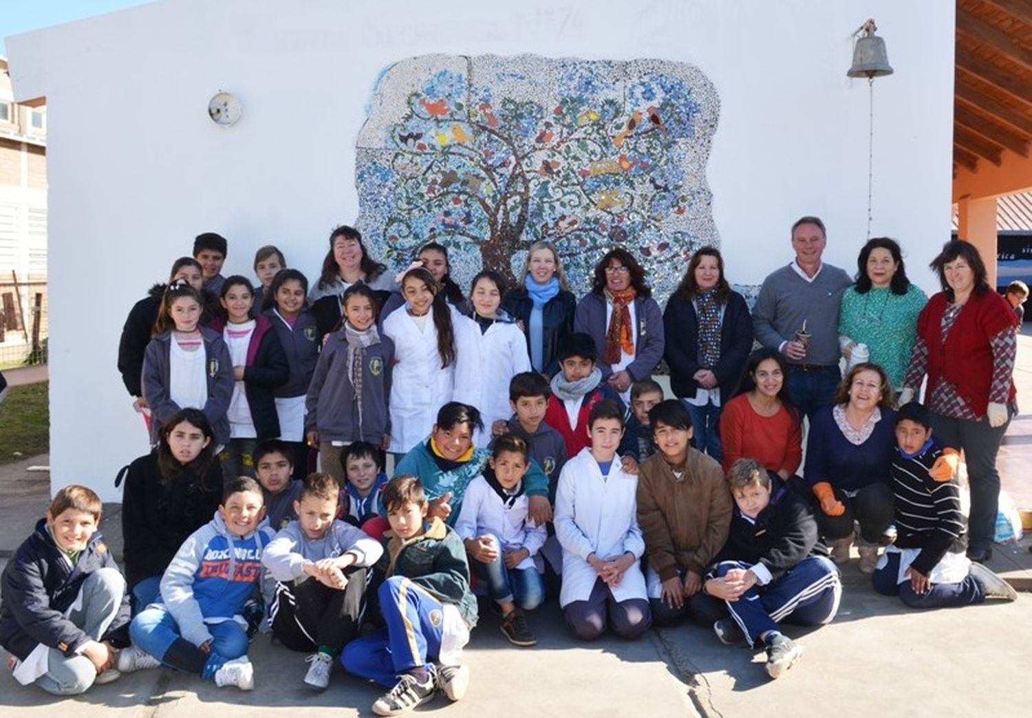 El árbol de la vida, una intervención artística ubicada en la Escuela Nº 187