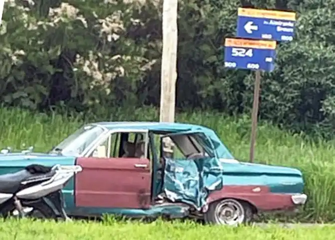 Joven motociclista resultó herido tras un chocar contra un auto