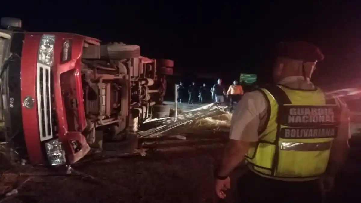 ¡TRAGEDIA EN EL MAGISTERIO! Un muerto y 21 heridos deja vuelco de autobús que transportaba docentes a Caracas