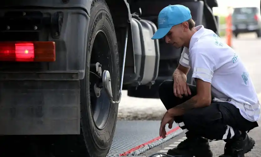 En un solo día, sacan de las rutas más de 72 toneladas de carga ilegal