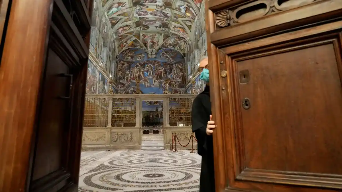 Empleados del Vaticano vinculados al cónclave JURAN SILENCIO ETERNO: si no cumplen los excomulgan