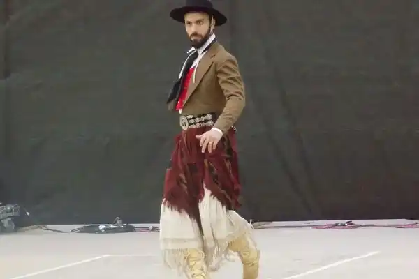 El bailarín Felipe Bon representará a la provincia en Córdoba