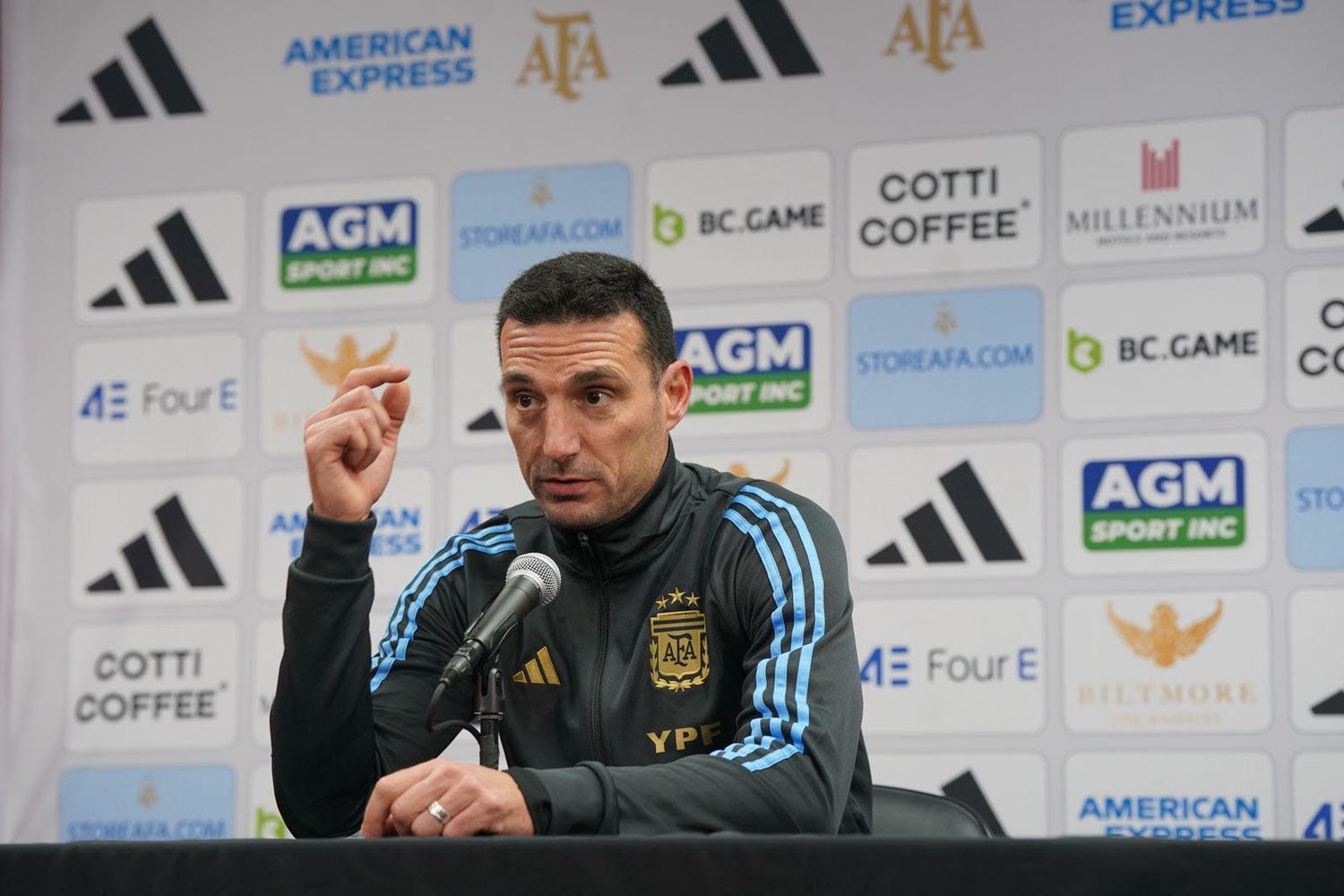 Messi y Di María, los únicos confirmados por Scaloni