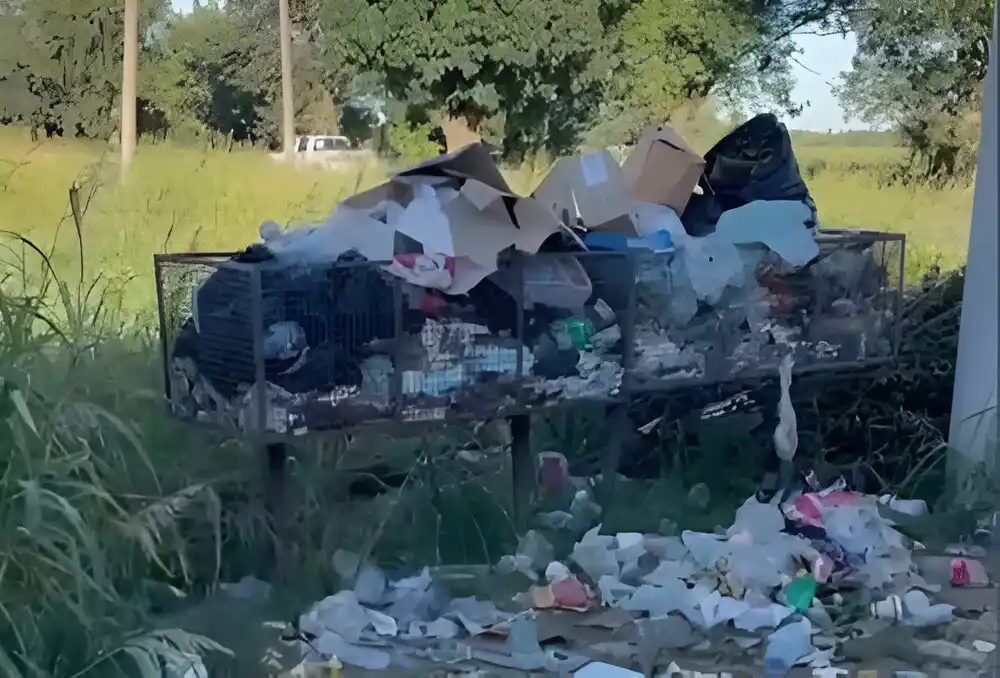 Los residuos en el barrio El Escorial, un problema que persiste.