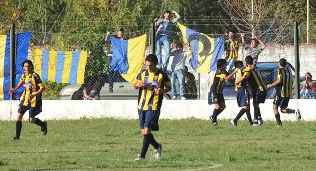 Estadísticas: Juventud Urdinarrain goleó a Pueblo Nuevo y es puntero