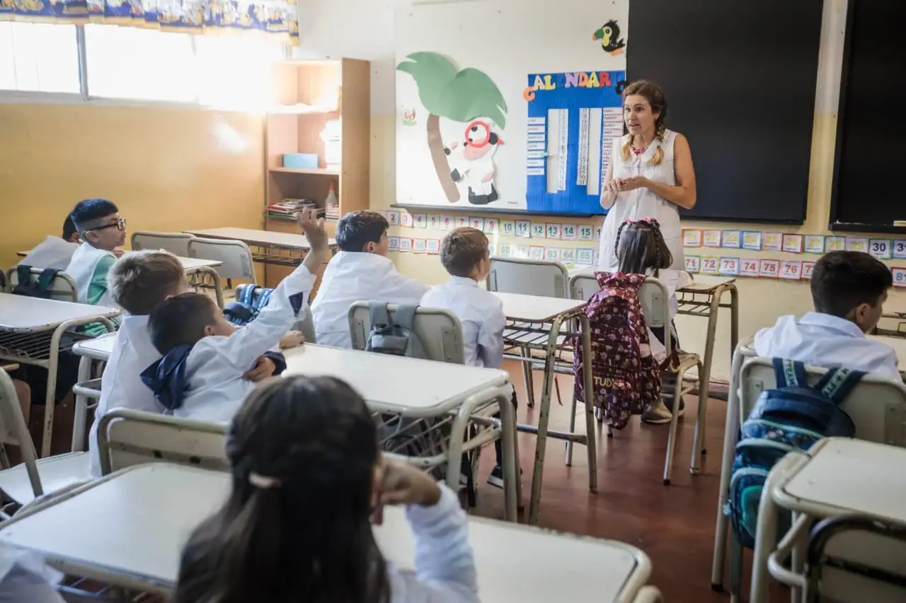 Amenazas en escuelas: Educación advierte sobre conductas graves y dificultades para gestionar conflictos