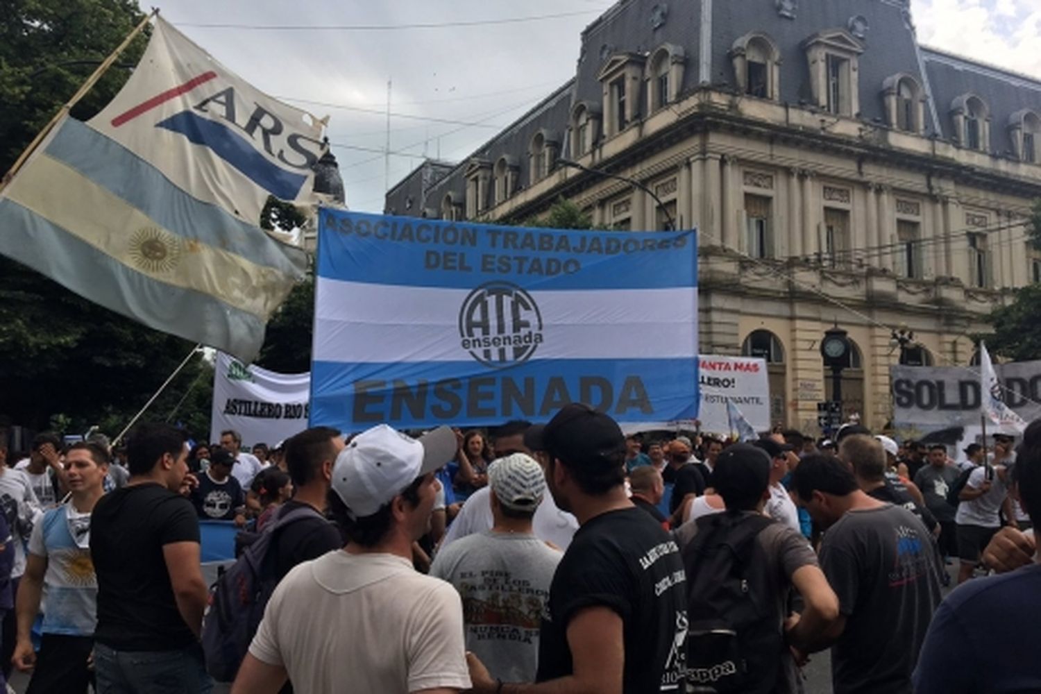 Trabajadores de Astilleros Río Santiago acordaron el aumento del 32% ofrecido por Provincia