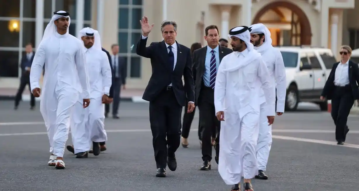 El Secretario de Estado de Estados Unidos, Anthony Blinken, en Doha, Qatar, donde dijo que Hamás intentó cambiar condiciones que ya había aceptado. Reuters