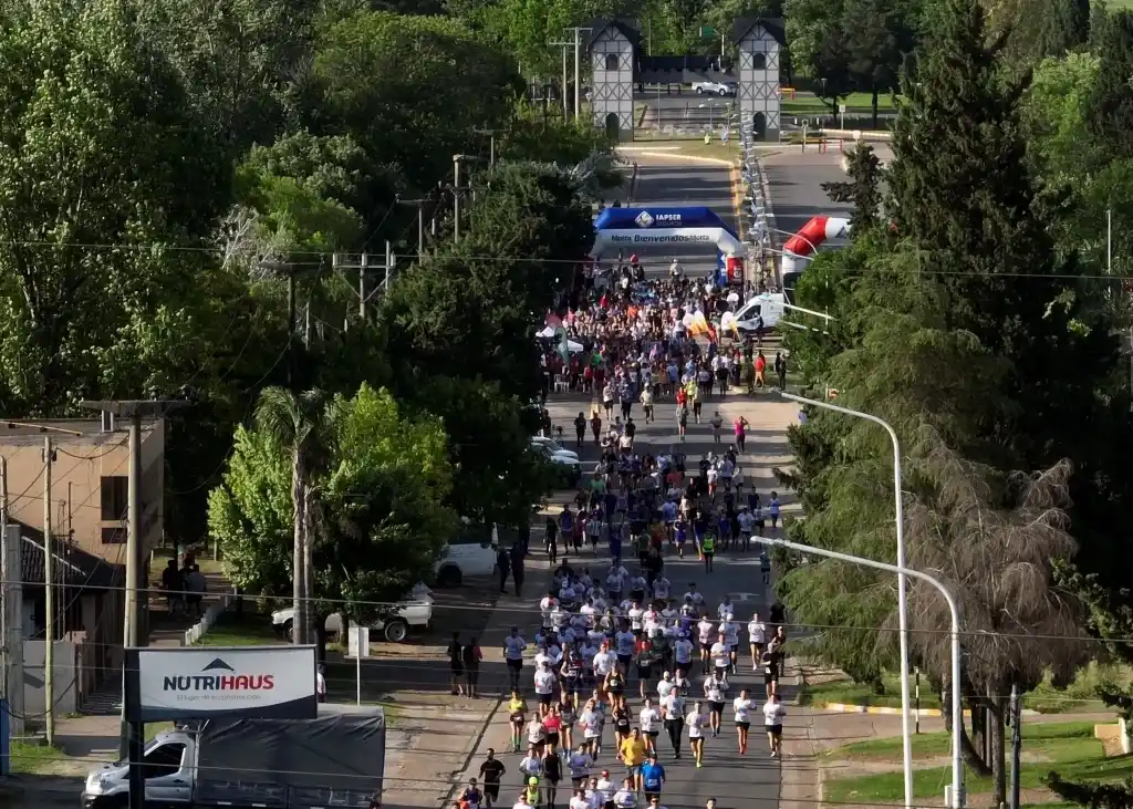 La ‘Maratón de la Avicultura’ llenó de color y entusiasmo la previa de la Fiesta Nacional de la Avicultura