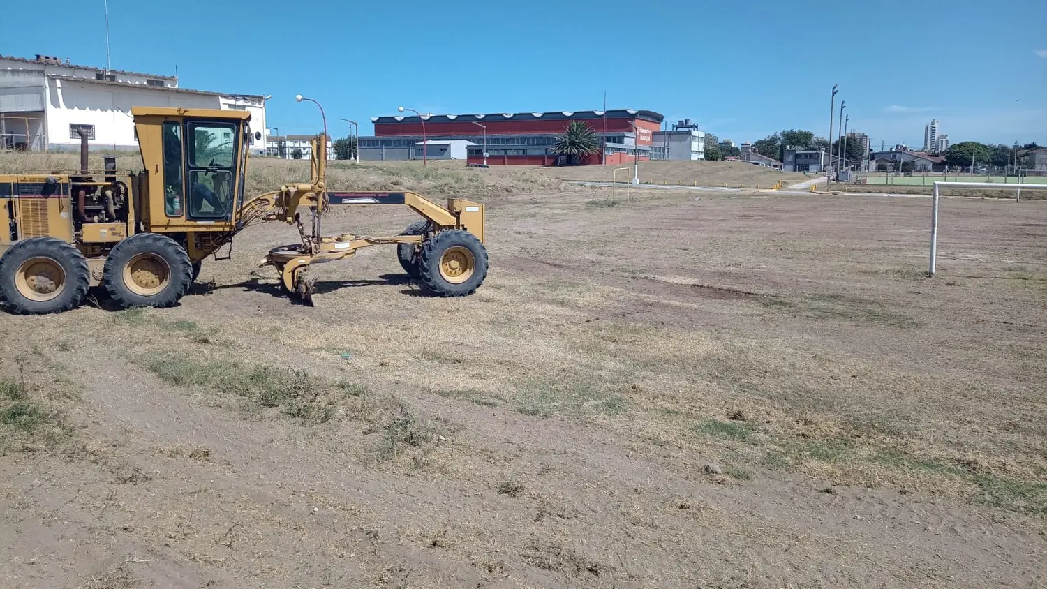 Tareas de mantenimiento en el Polideportivo Municipal