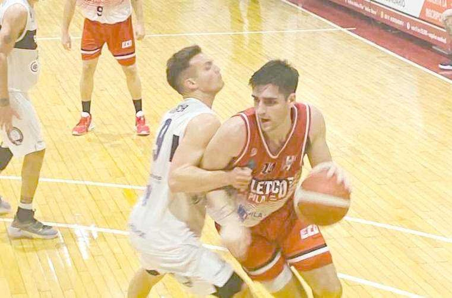 Locales a finales,
Pilar sigue en carrera