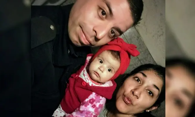 Milena, con sus papás, espera la ayuda de la comunidad. 