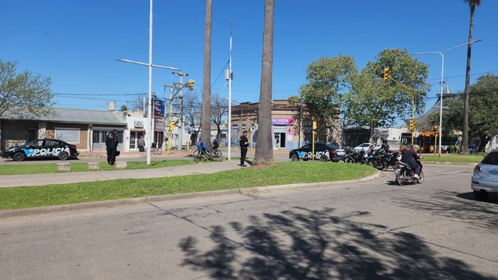 robó un celular y lo detuvieron en córdoba y aristóbulo del valle policia - 1