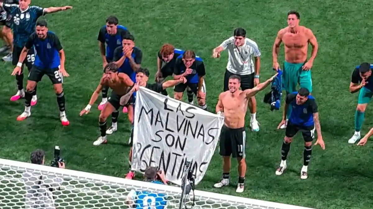 Reino Unido pidió a la FIFA investigar a la Selección argentina por la bandera de Malvinas