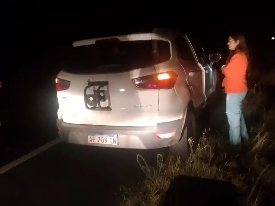 Siniestro Vial en Ruta 12: Bomberos Voluntarios Colaboran con la Reparación de un Vehículo sin Lesionados