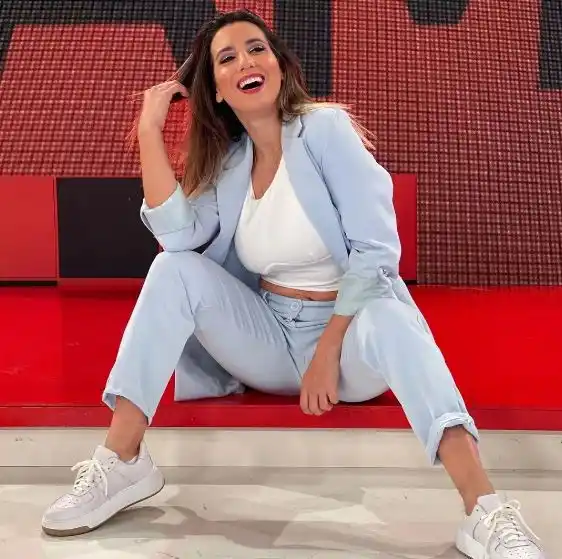 "Se dice que soy hueca": el extraño jingle de campaña electoral de Cinthia Fernández