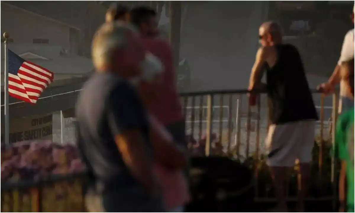 California prohíbe aglomeraciones y actividades no esenciales