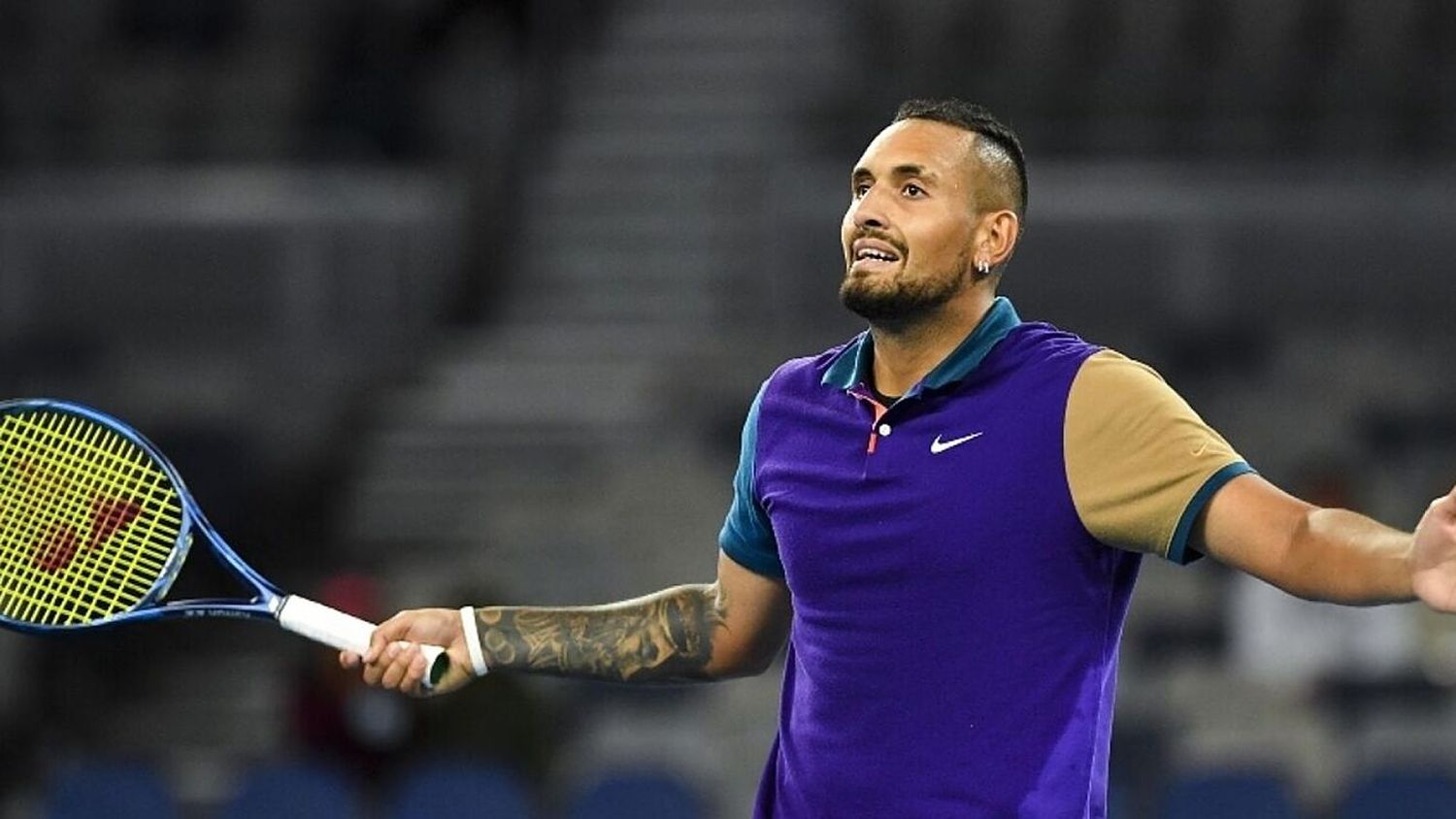 El tenista Kyrgios se tomó una gaseosa en pleno partido