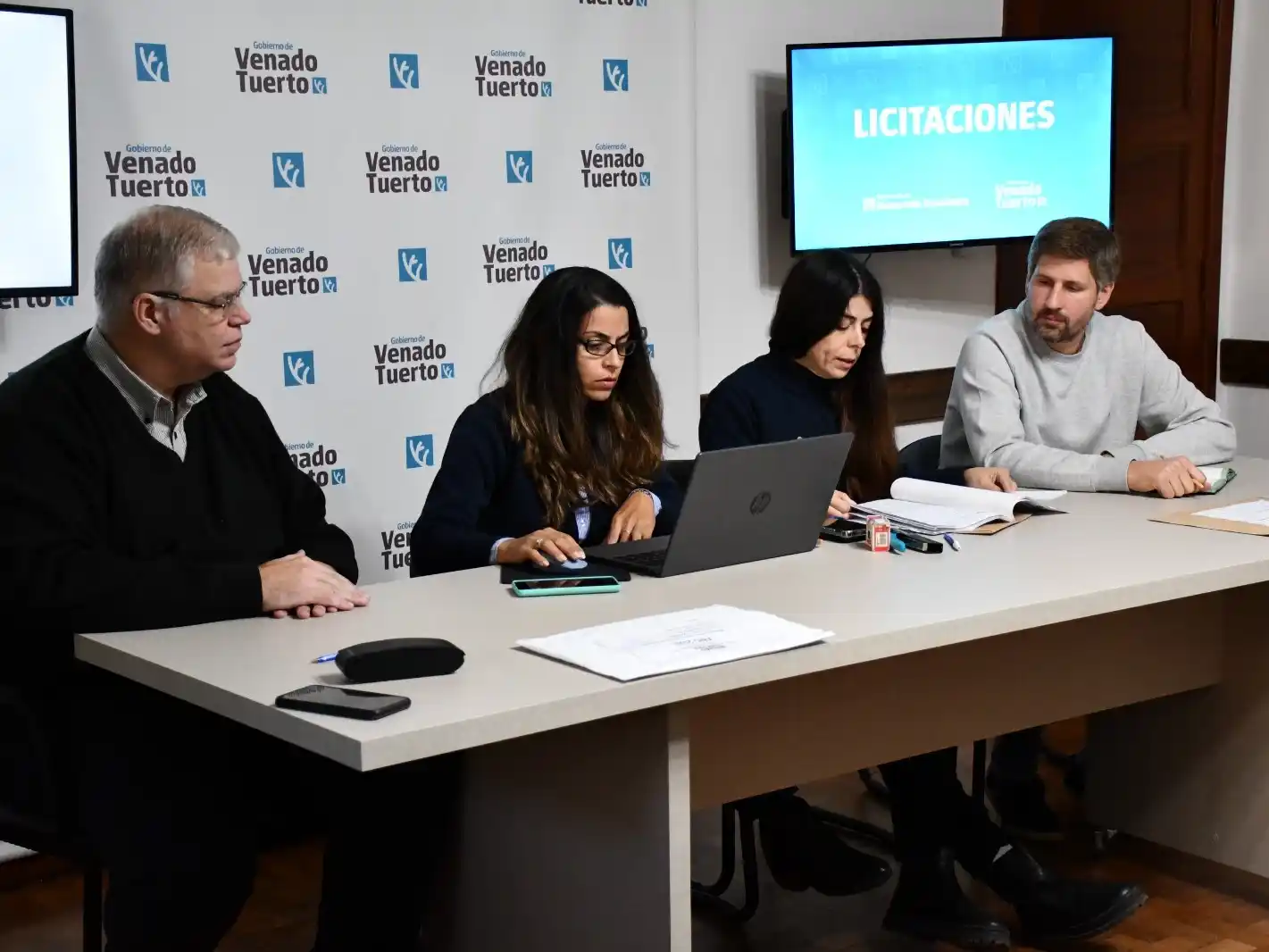 Acto de apertura de los sobres de la licitación en el Palacio Municipal.