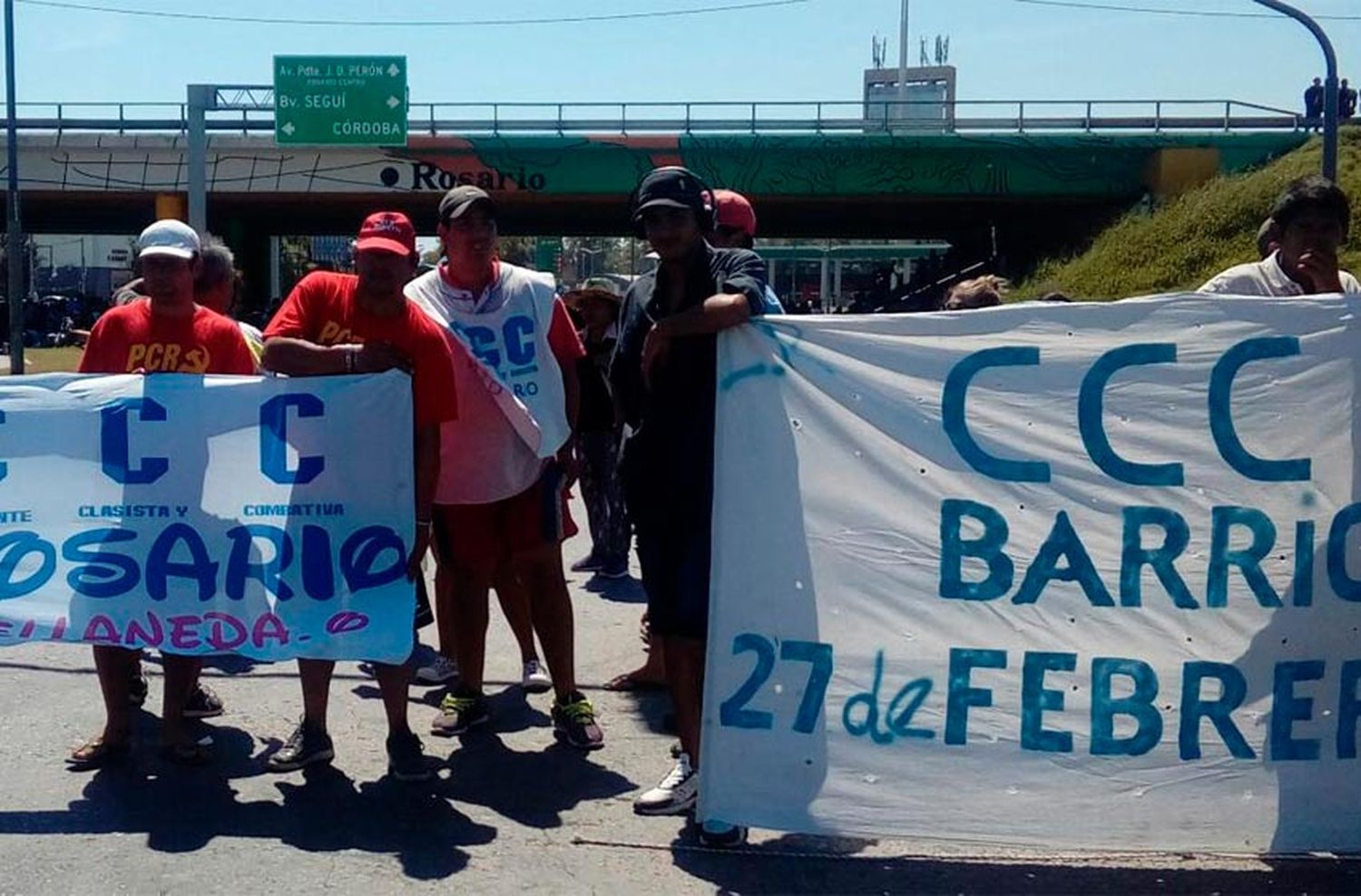 Ocho cortes de calles en Rosario y la región: piden «ayuda escolar para nuestros hijos»