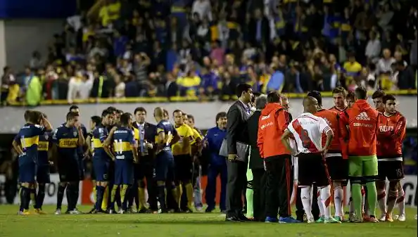 Papelón Superclásico: Conmebol clasificó a River e impuso una leve pena a Boca