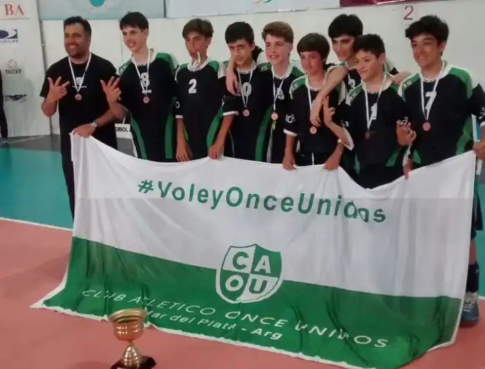 Los chicos de Once Unidos se colgaron la medalla de bronce.