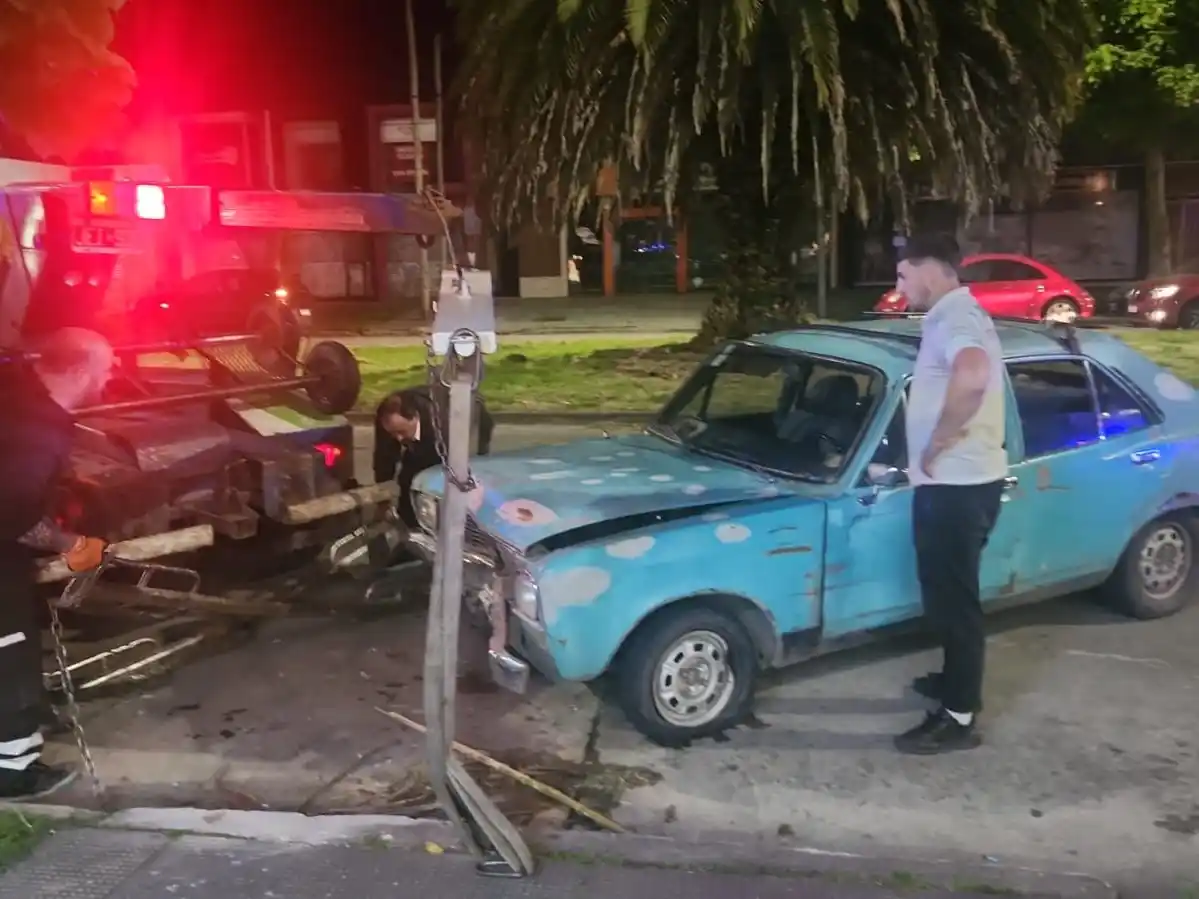 El hombre que estaba a bordo de un Dodge 1500 celeste dio alcoholemia positiva por 1,58 g/l.
