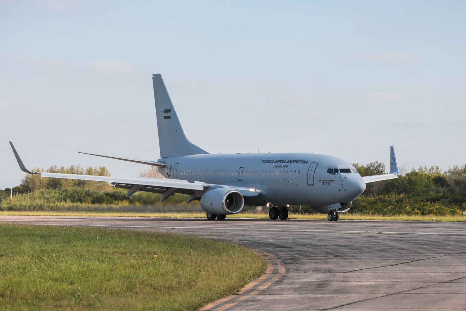 LADE - T99 - Boeing 737-700