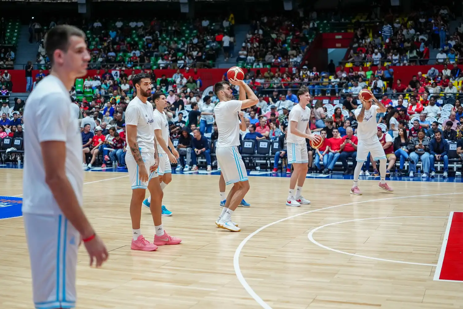 El Seleccionado Argentino entrando en calor en Panamá.