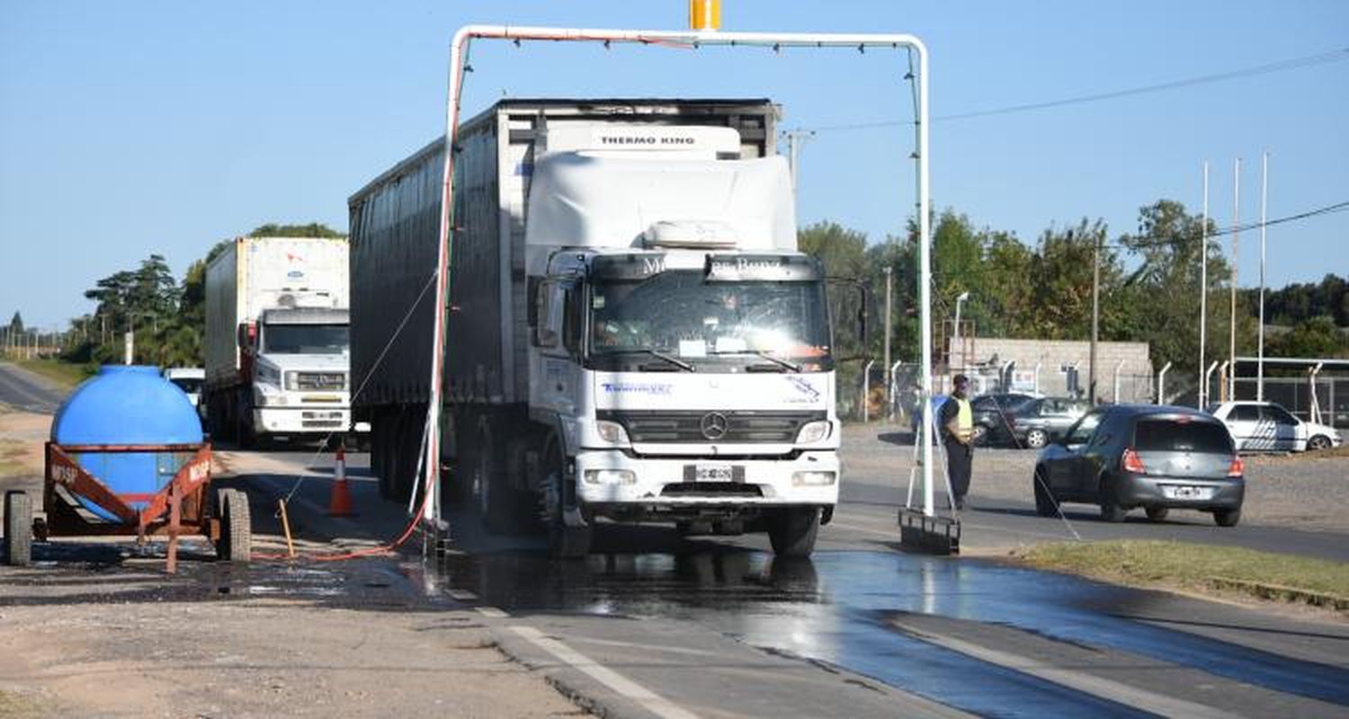 Coronavirus: Cómo funciona y para qué sirve el arco sanitizador que se instaló en uno de los accesos a San Pedro