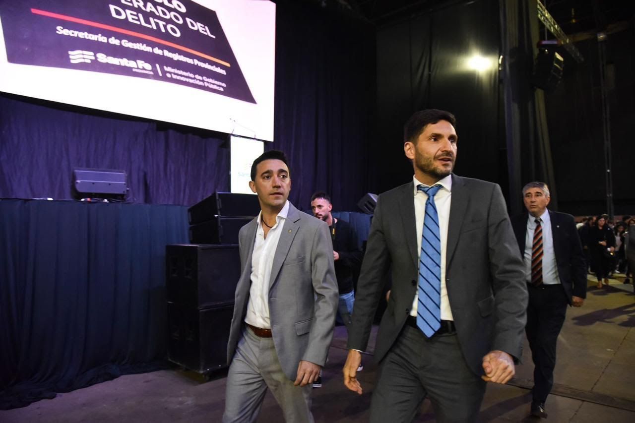 El gobernador participó de la subasta.