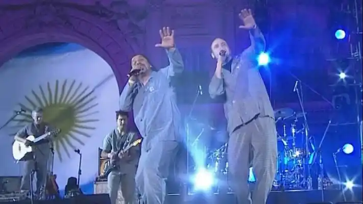 Bersuit cerró los festejos del 25 de Mayo con un vibrante show en vivo