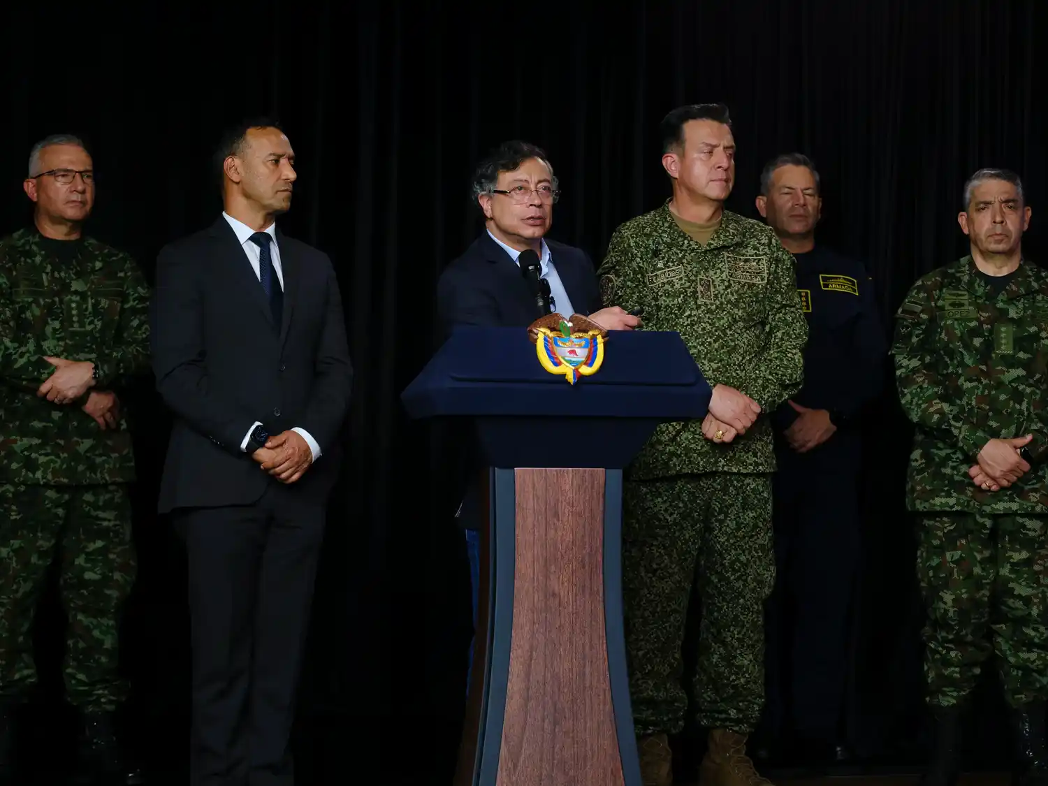 Petro responde a denuncias por presuntos nexos de altos funcionarios con disidencias