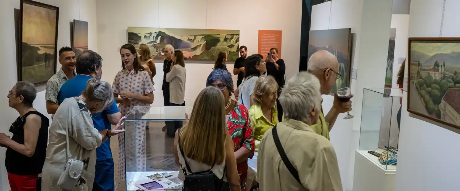 Con un recorrido guiado se despide la muestra del artista plástico Asef Bichilani