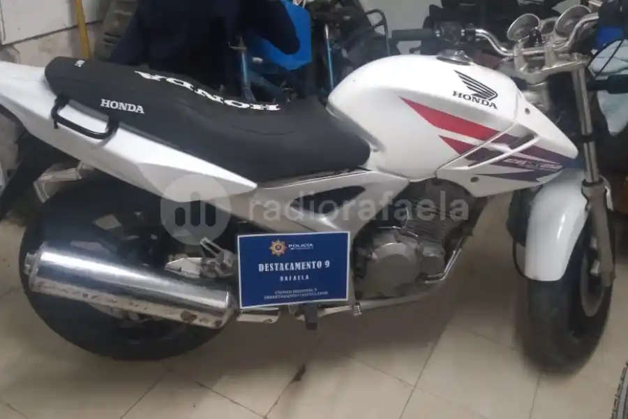 Abandonada, encontraron una Honda Twister en Parque Villa Podio