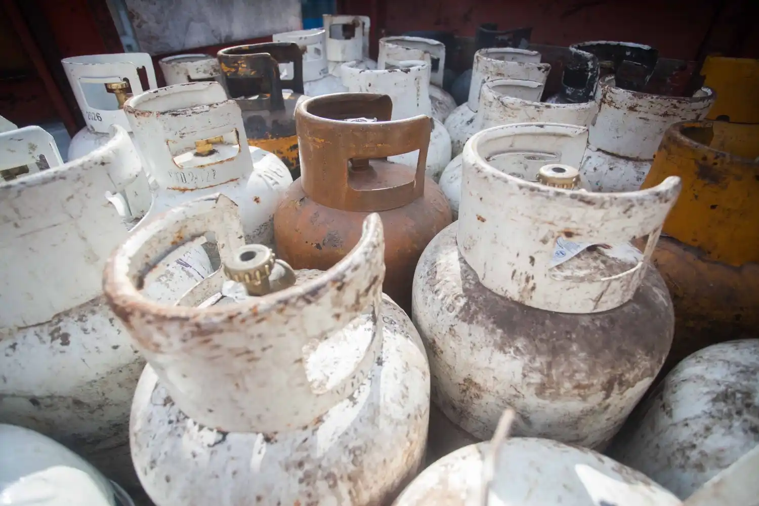 Infraccionan comercios por vender garrafas a más de $97