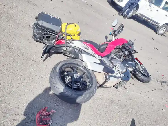Choque entre un automóvil y una motocicleta en la Ruta Nacional 14