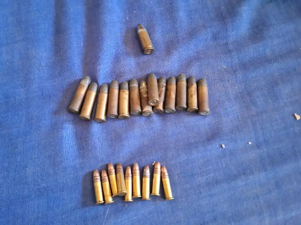 Parte de las municiones incautadas en el allanamiento.
