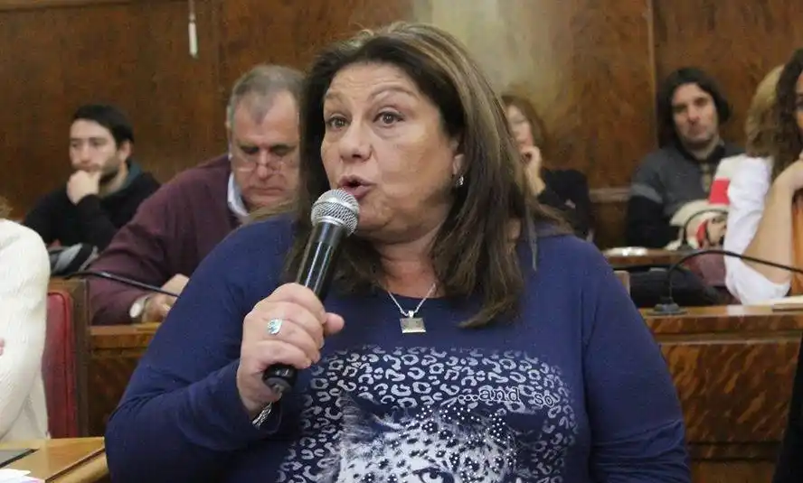 Duras críticas de docentes municipales a la gestión