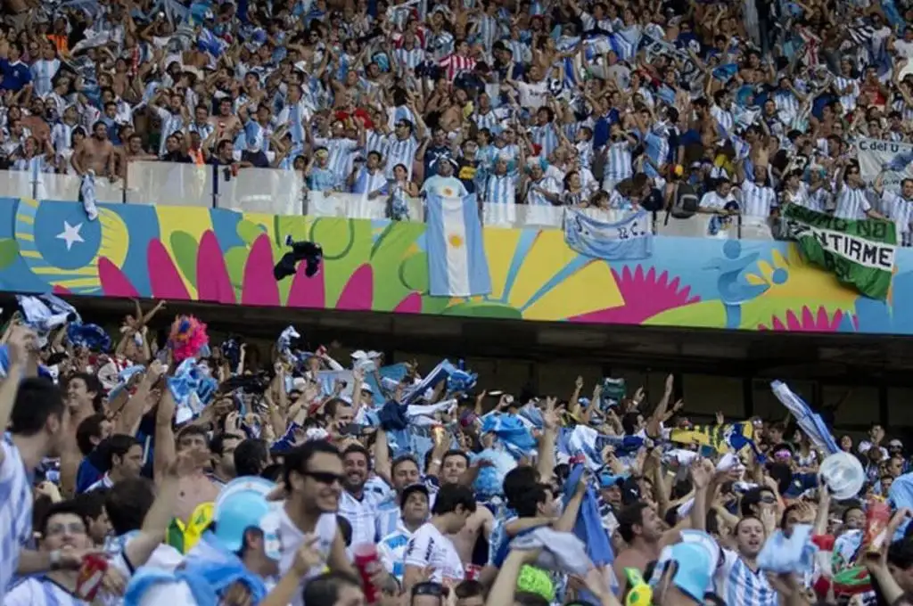 Unos 6.000 hinchas argentinos no podrán ingresar a los estadios de Qatar