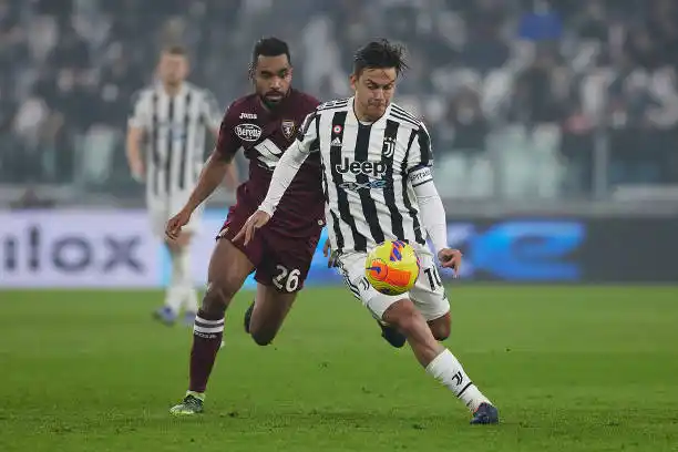 Juventus, con Dybala, empató el clásico